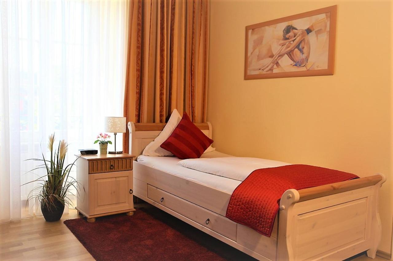 Hotel Zum Goldenen Loewen Baden-Baden Esterno foto